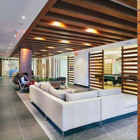 Stunning Condo Wit Amazing View 5Mins From Cntower 토론토 외부 사진