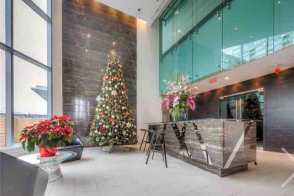 Stunning Condo Wit Amazing View 5Mins From Cntower 토론토 외부 사진