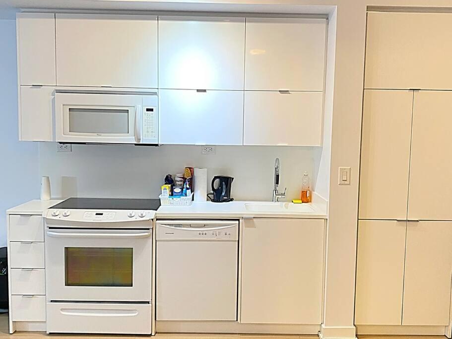 Stunning Condo Wit Amazing View 5Mins From Cntower 토론토 외부 사진