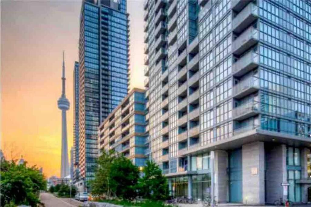 Stunning Condo Wit Amazing View 5Mins From Cntower 토론토 외부 사진