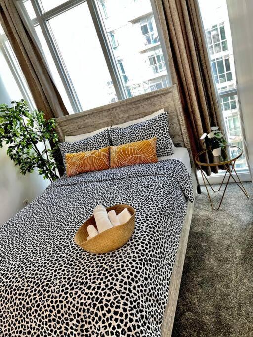 Stunning Condo Wit Amazing View 5Mins From Cntower 토론토 외부 사진