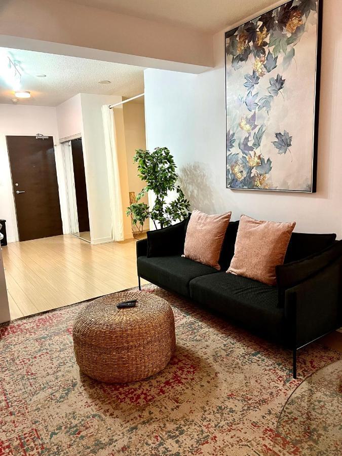 Stunning Condo Wit Amazing View 5Mins From Cntower 토론토 외부 사진