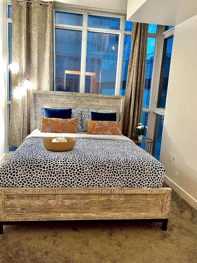 Stunning Condo Wit Amazing View 5Mins From Cntower 토론토 외부 사진