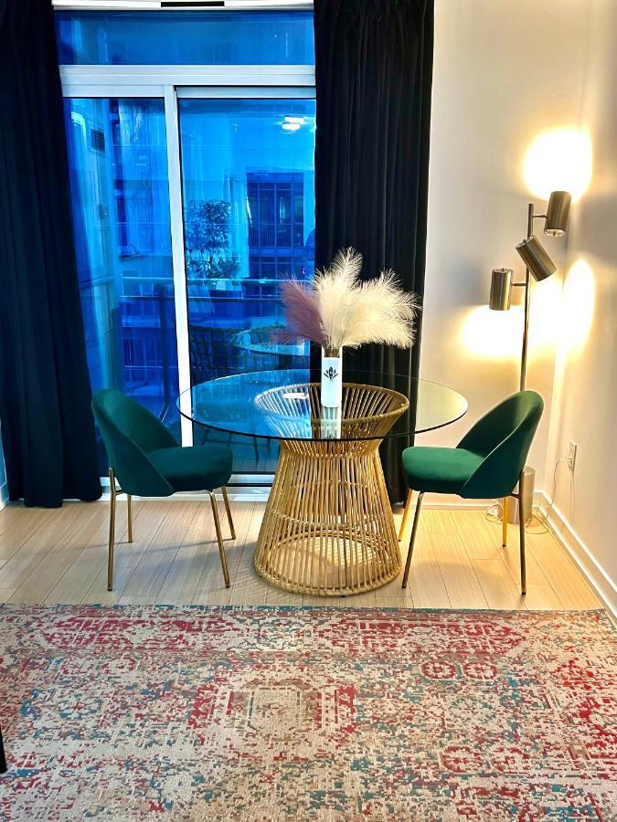 Stunning Condo Wit Amazing View 5Mins From Cntower 토론토 외부 사진