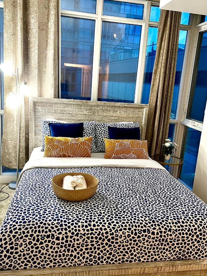 Stunning Condo Wit Amazing View 5Mins From Cntower 토론토 외부 사진