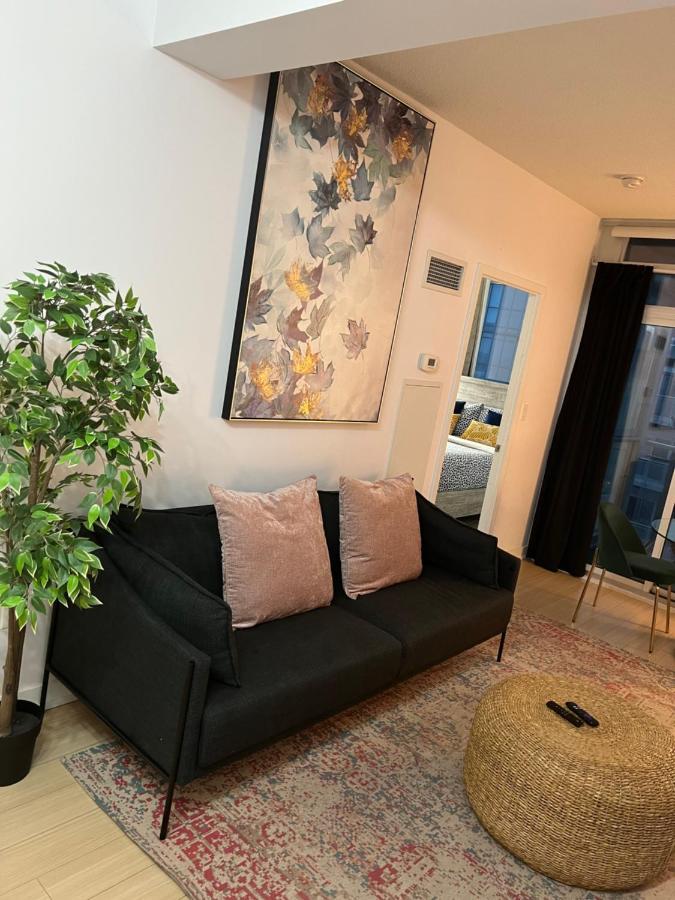 Stunning Condo Wit Amazing View 5Mins From Cntower 토론토 외부 사진
