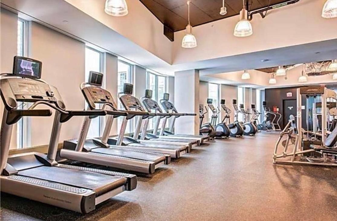 Stunning Condo Wit Amazing View 5Mins From Cntower 토론토 외부 사진